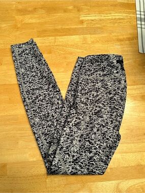 Lululemon leggings size 6